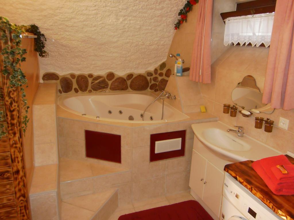 Casa Job - Gasthaus - Sauna, Whirlpool - Trun מראה חיצוני תמונה